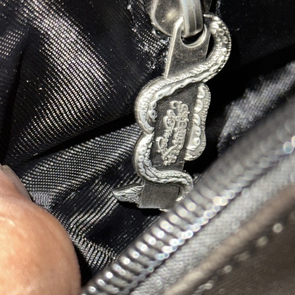 Ed Hardy Siberia hand bag NWOT comes with dust bag - Picture 9 of 10